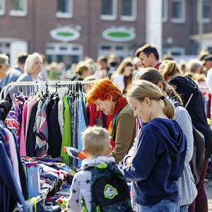 Die FlohMeile lockt wieder zahlreiche Besucher ins „Dorf“.